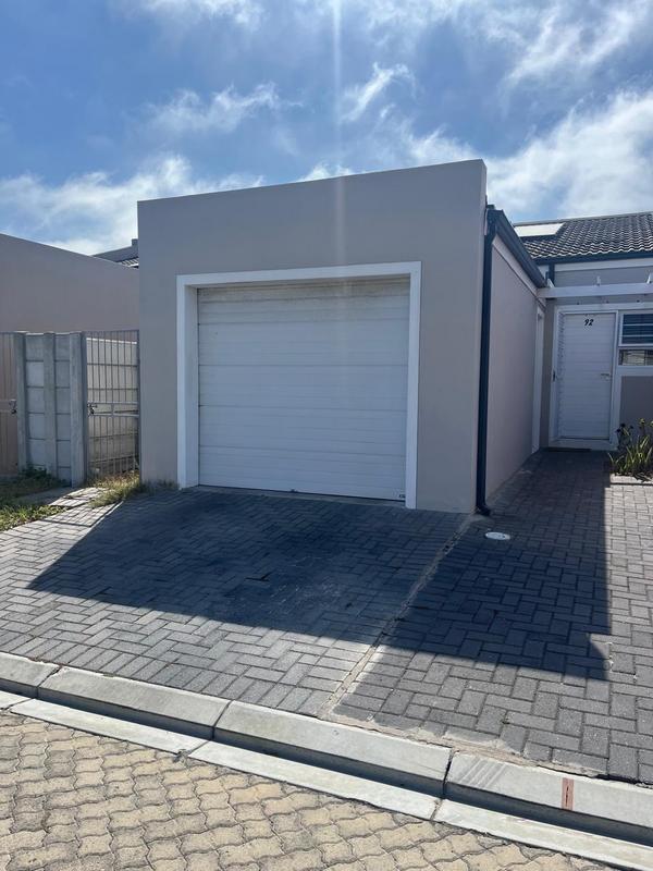 To Let 2 Bedroom Property for Rent in Heathfield Western Cape